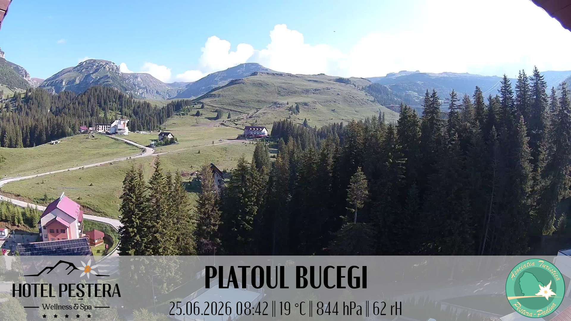 Imagine live Platoul Bucegi, Hotel Peștera, Munții Bucegi