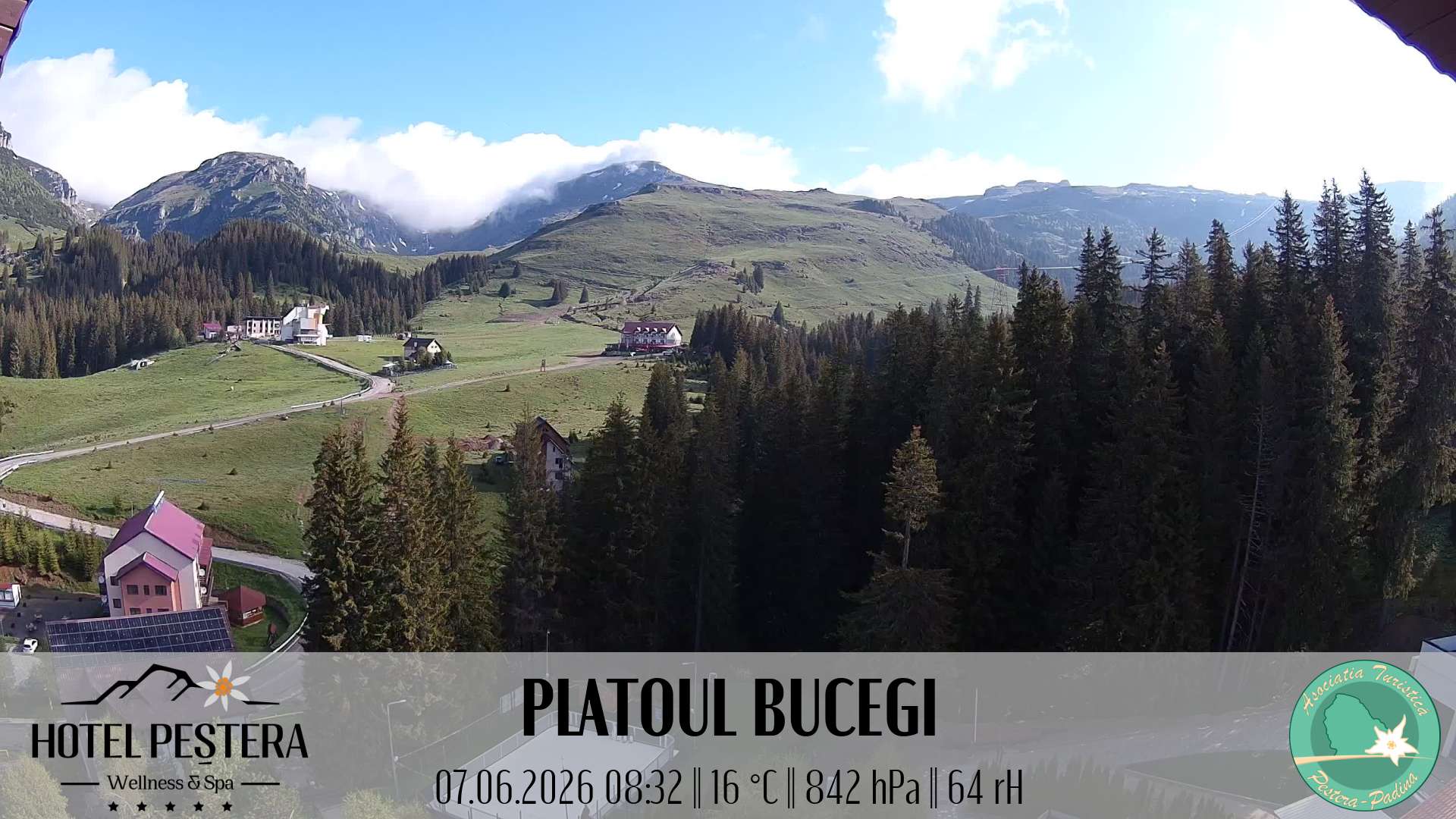 Imagine live Platoul Bucegi, Hotel Peștera, Munții Bucegi