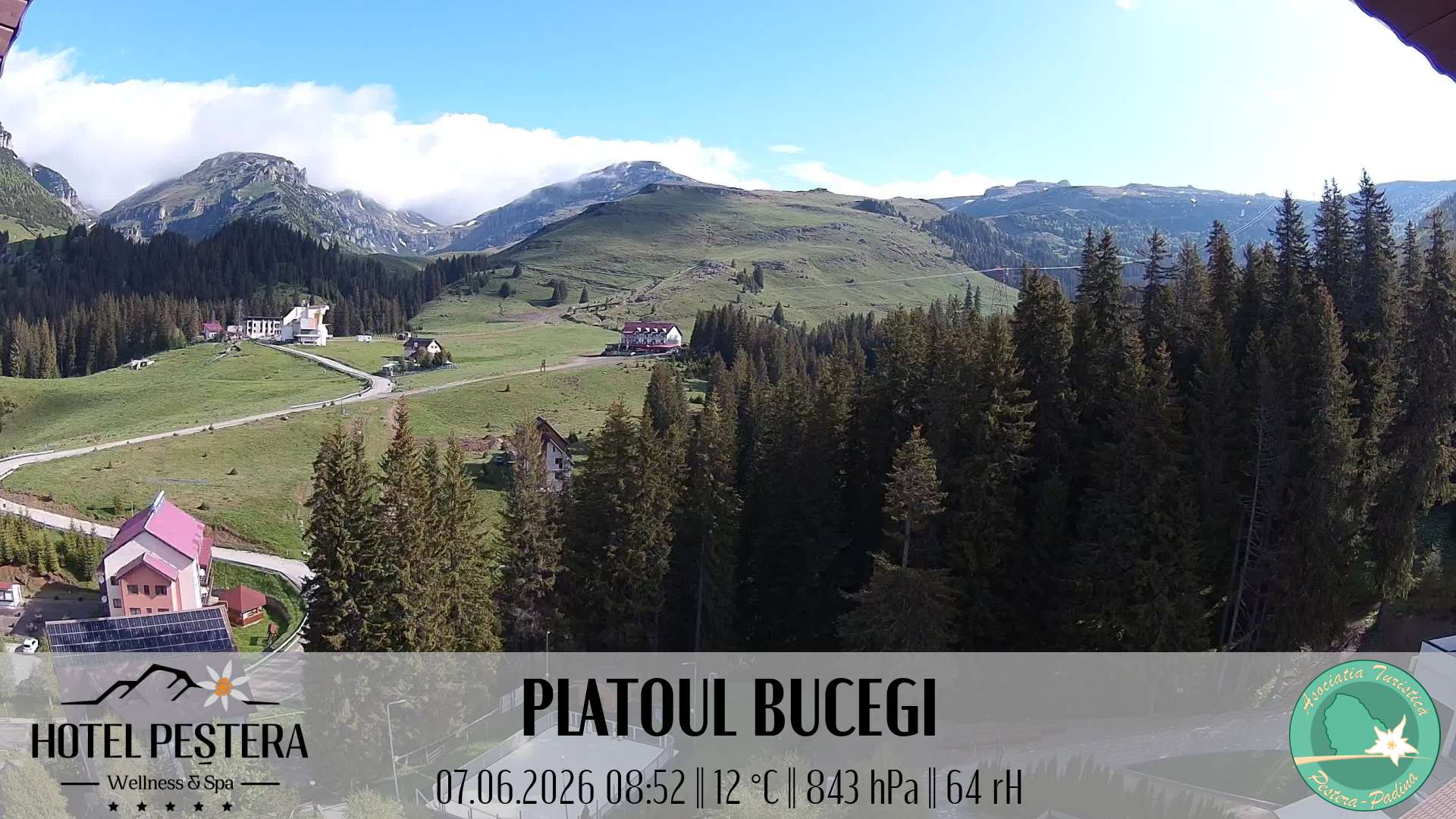 Imagine live Platoul Bucegi, Hotel Peștera, Munții Bucegi