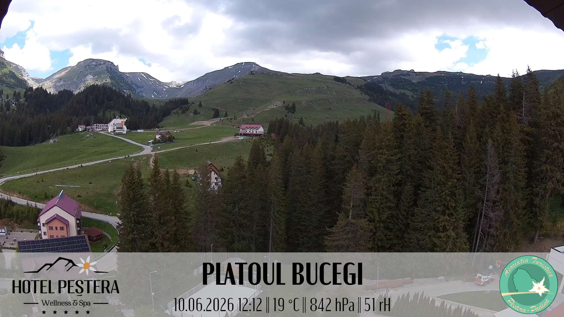 Imagine live Platoul Bucegi, Hotel Peștera, Munții Bucegi