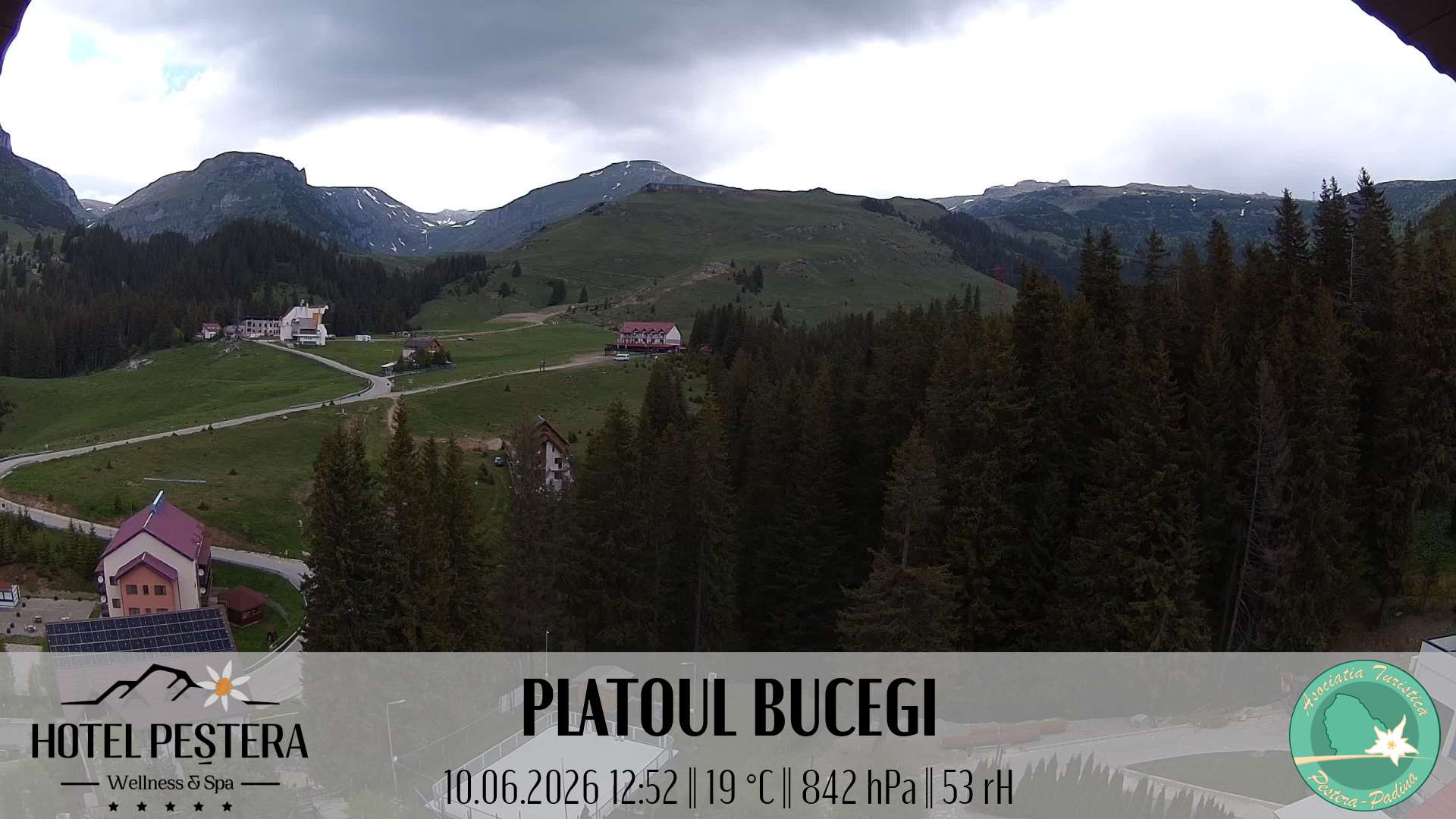 Imagine live Platoul Bucegi, Hotel Peștera, Munții Bucegi