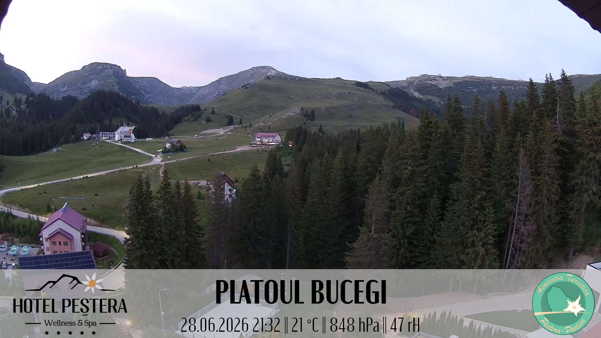 Imagine live Platoul Bucegi, Hotel Peștera, Munții Bucegi