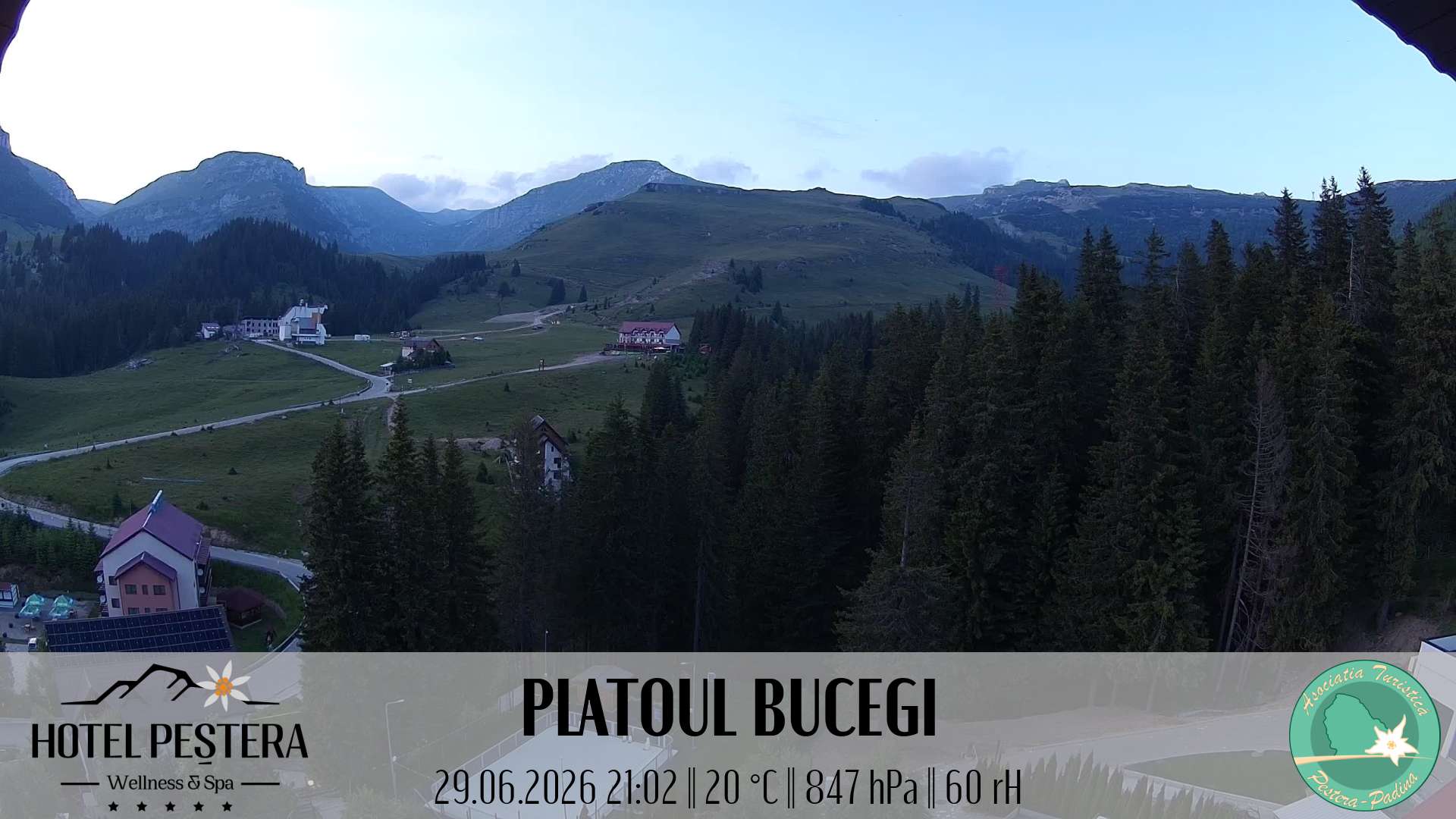 Imagine live Platoul Bucegi, Hotel Peștera, Munții Bucegi